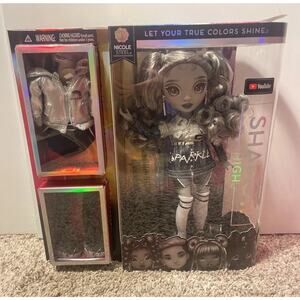 Rainbow High Shadow High NICOLE STEEL Fashion Doll 2 Outfits Series 1 Gray New